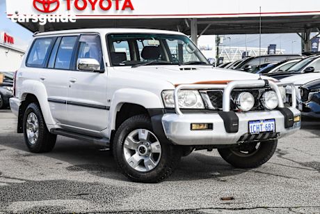 White 2006 Nissan Patrol Wagon St-S (4X4)