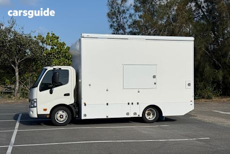 White 2017 Hino OTHER Commercial