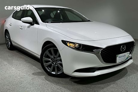 White 2022 Mazda Mazda3 Sedan G20 EVOLVE F