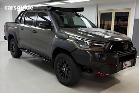 Bronze 2022 Toyota Hilux Double Cab Pick Up Rugged X (4X4)