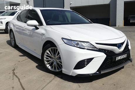 White 2020 Toyota Camry Sedan Sl