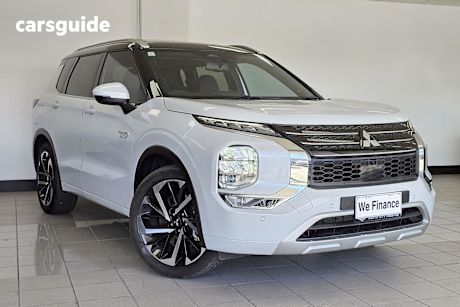 White 2023 Mitsubishi Outlander SUV PHEV EXCEED TOURER 4X4