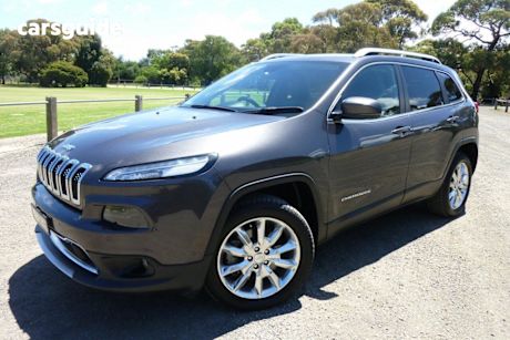 Silver 2015 Jeep Cherokee Wagon Limited (4X4)