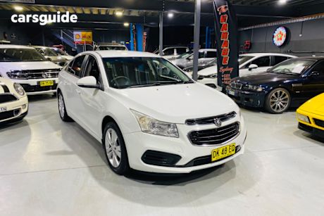 White 2015 Holden Cruze Sedan Equipe