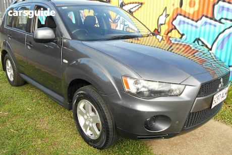 Grey 2010 Mitsubishi Outlander Wagon Ls