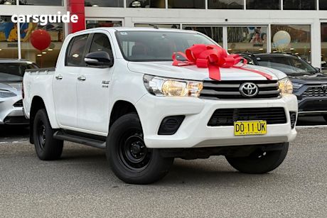 White 2017 Toyota Hilux Ute Tray SR 4X4