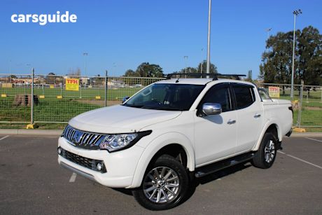 White 2015 Mitsubishi Triton Ute Tray EXCEED 4X4