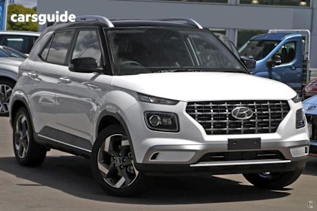 White 2025 Hyundai Venue SUV ELITE F