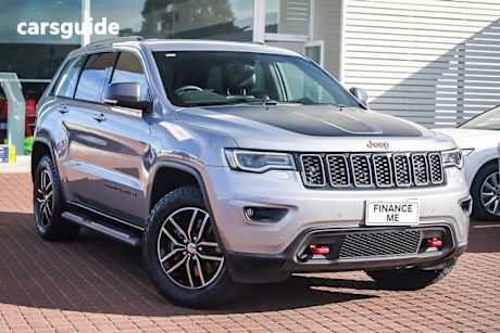 Silver 2017 Jeep Grand Cherokee Wagon Trailhawk (4X4)