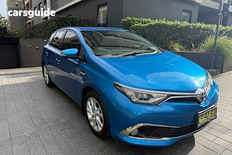 Blue 2016 Toyota Corolla Hatchback Hybrid