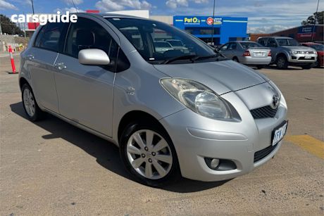 Silver 2009 Toyota Yaris Hatchback Edge