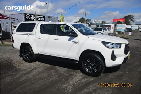 White 2024 Toyota Hilux Double Cab Pick Up Sr (4X4)