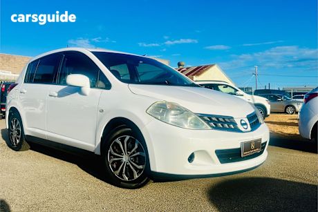 White 2011 Nissan Tiida Hatchback St