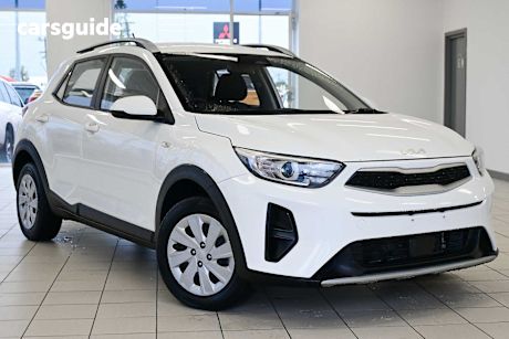 White 2023 Kia Stonic SUV S F