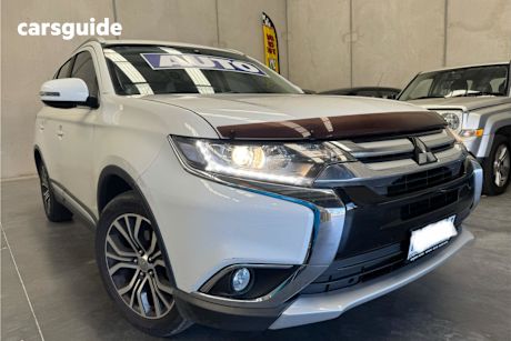 White 2016 Mitsubishi Outlander SUV LS F