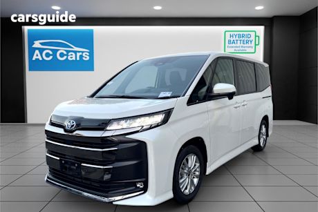 White 2025 Toyota Noah SUV S-G,