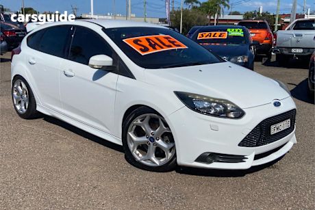 White 2014 Ford Focus Hatchback St