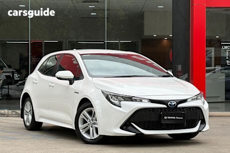 White 2022 Toyota Corolla Hatch ASCENT SPORT HYBRID F