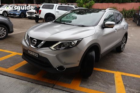 Silver 2016 Nissan Qashqai Wagon Ti (4X2)