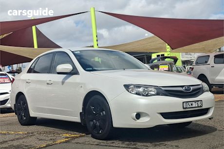 White 2009 Subaru Impreza Sedan R (Awd)