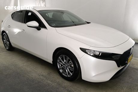 White 2022 Mazda 3 Hatchback G20 Pure