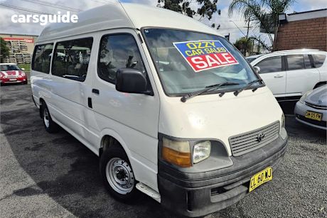 White 2002 Toyota HiAce Bus Commuter