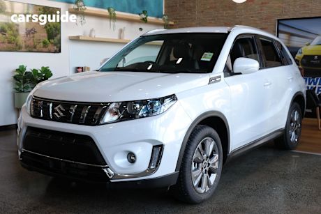 White 2024 Suzuki Vitara SUV TURBO F