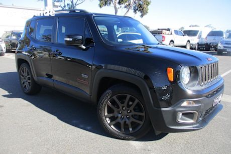 Black 2016 Jeep Renegade SUV LONGITUDE F