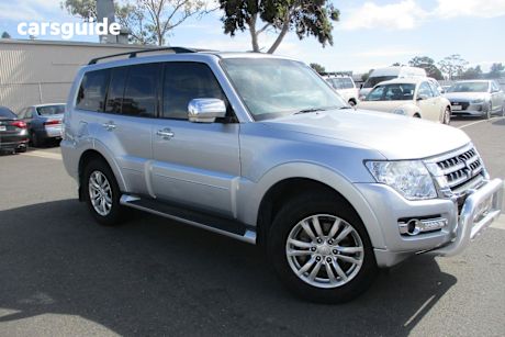 Silver 2016 Mitsubishi Pajero SUV GLX 4X4