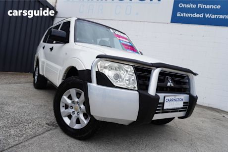 White 2010 Mitsubishi Pajero Wagon Glx Lwb (4X4)