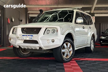 White 2006 Mitsubishi Pajero SUV VR-X 4X4