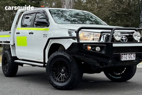 White 2019 Toyota Hilux Double Cab Chassis Sr (4X4)