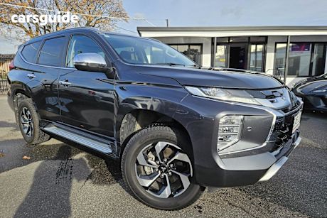 Grey 2024 Mitsubishi Pajero Sport Wagon Exceed (4Wd) 7 Seat