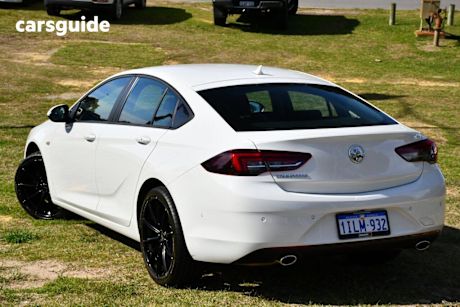 White 2018 Holden Commodore Liftback Lt