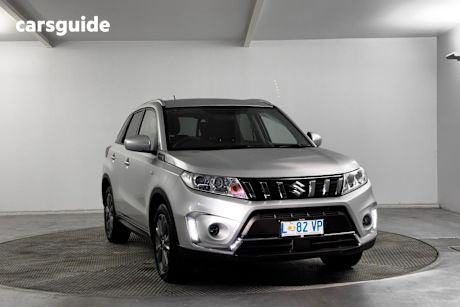 Silver 2024 Suzuki Vitara Wagon Beat