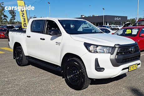 White 2022 Toyota Hilux Double Cab Pick Up Sr (4X4)