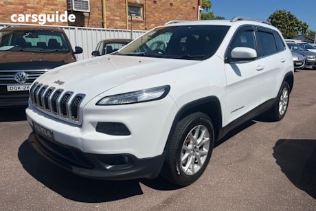 White 2014 Jeep Cherokee Wagon Longitude (4X4)