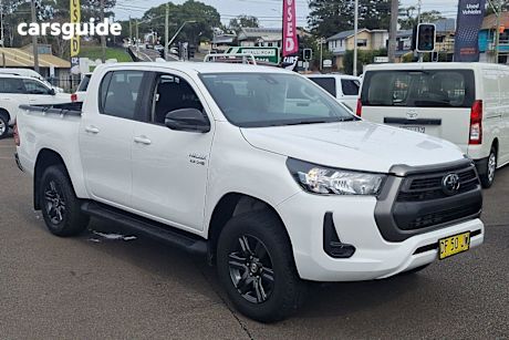 White 2022 Toyota Hilux Double Cab Pick Up Sr (4X4)
