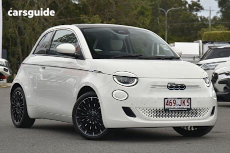 White 2023 Fiat 500E Hatchback La Prima