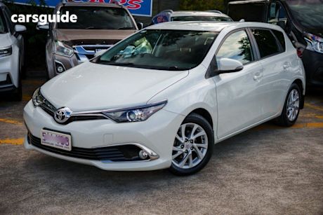 White 2018 Toyota Corolla Hatchback Ascent Sport