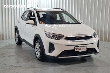 White 2022 Kia Stonic Wagon S