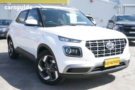 White 2023 Hyundai Venue Wagon Elite (Black) Sunroof