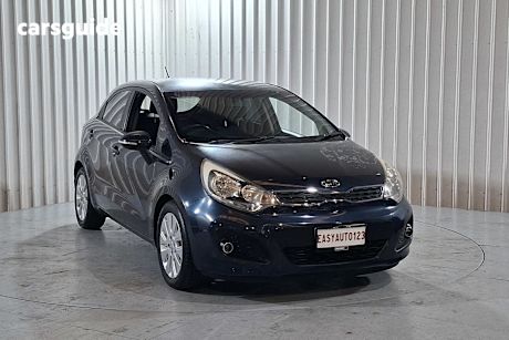 Grey 2012 Kia RIO Hatchback Si
