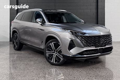 Silver 2025 MG Qs SUV ESSENCE 4X4