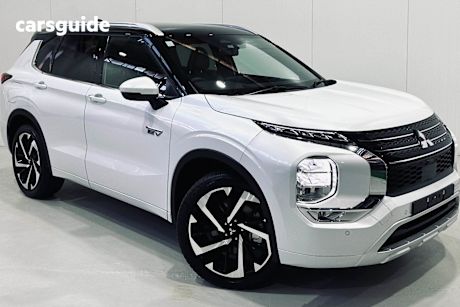 White 2024 Mitsubishi Outlander SUV PHEV EXCEED TOURER 4X4