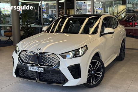 White 2024 BMW IX2 Wagon Edrive20 M Sport