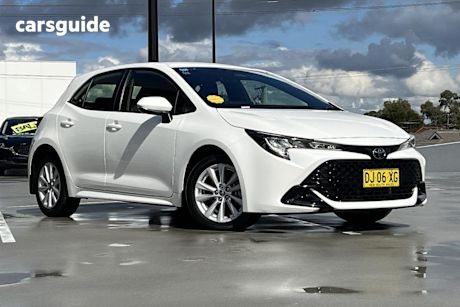 White 2023 Toyota Corolla Hatchback Ascent Sport + Convenience Pk