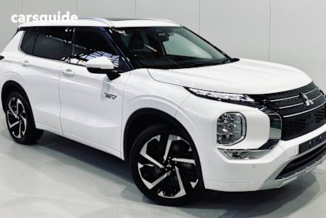 White 2022 Mitsubishi Outlander SUV PHEV EXCEED 4X4