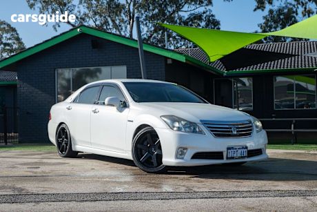 White 2010 Toyota Crown Sedan Majesta (Hybrid)