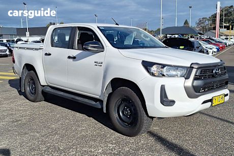 White 2020 Toyota Hilux Double Cab Pick Up Sr (4X4)